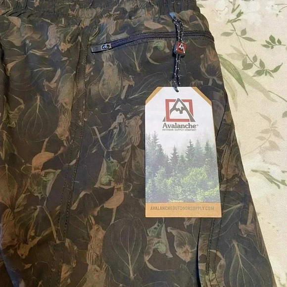 Avalanche women’s shorts - Picture 2 of 6